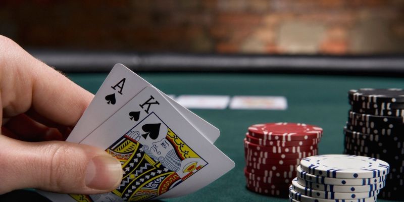 Hướng dẫn chi tiết cách chơi poker cho người mới